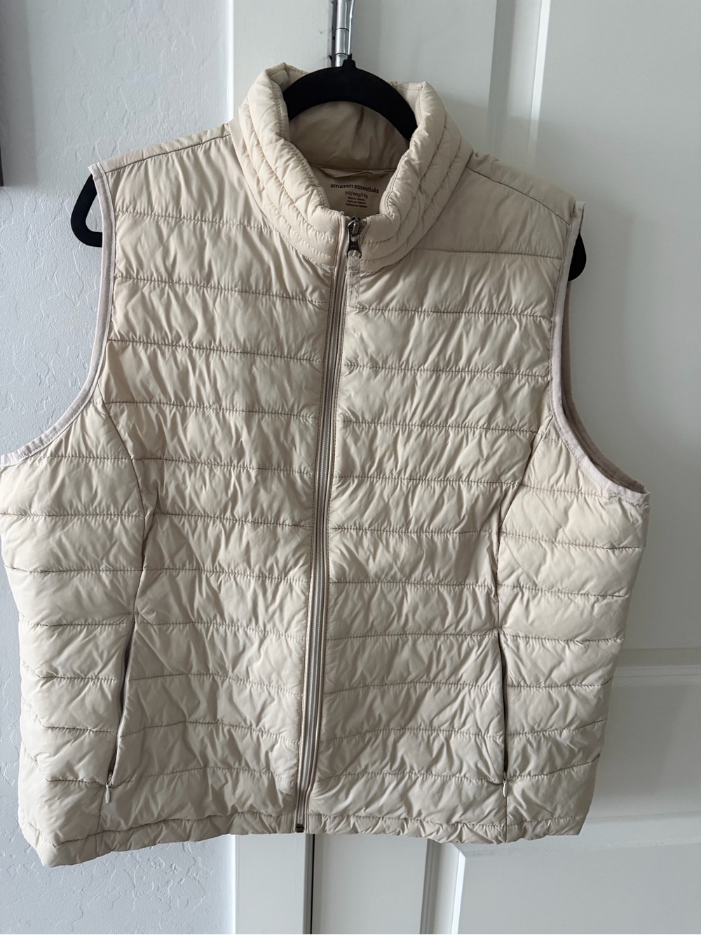 Amazon Essentials Cream Quilted Puffer Vest - Women's Sleeveless Jacket